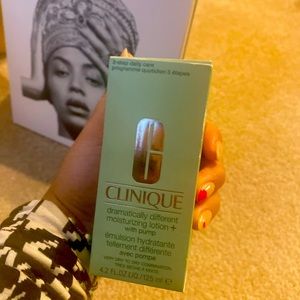 Dramatically Different Moisturizing Lotion+ with Pump, 4.2 oz (Brand New )